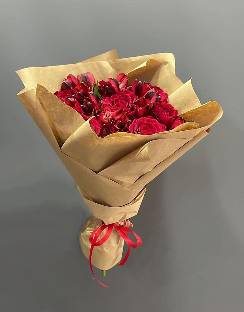 Букет цветов из: Альстромерии и Розы в Котляревской