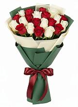 Букет Микс из красных и белых роз в Котляревской