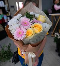 Букет цветов из:  Герберы, Розы и Хризантемы в Котляревской