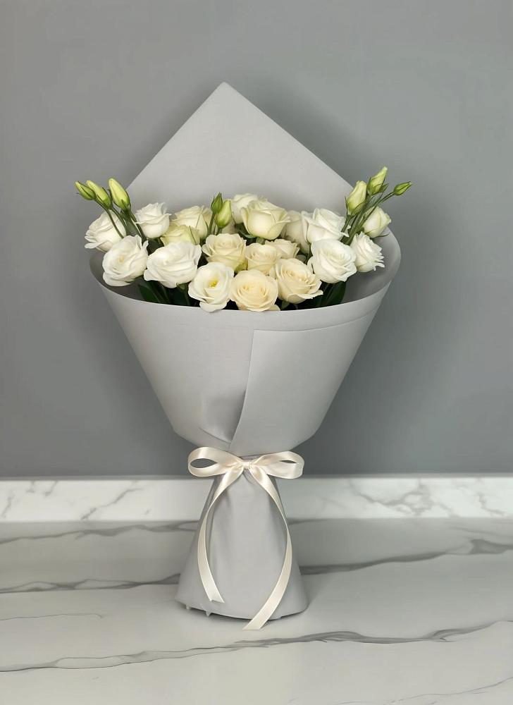 Букет цветов из: Розы и Лизиантусы в Котляревской