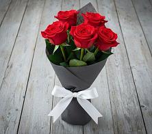 Букет 5 Красных роз Эдлесс Лав в Котляревской