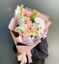 Букет цветов из:  Хризантемы и Розы в Котляревской