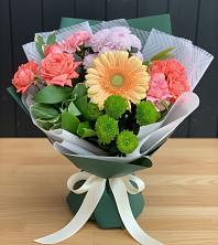 Букет цветов из:  Гвоздики, Розы, Герберы и Хризантемы в Котляревской