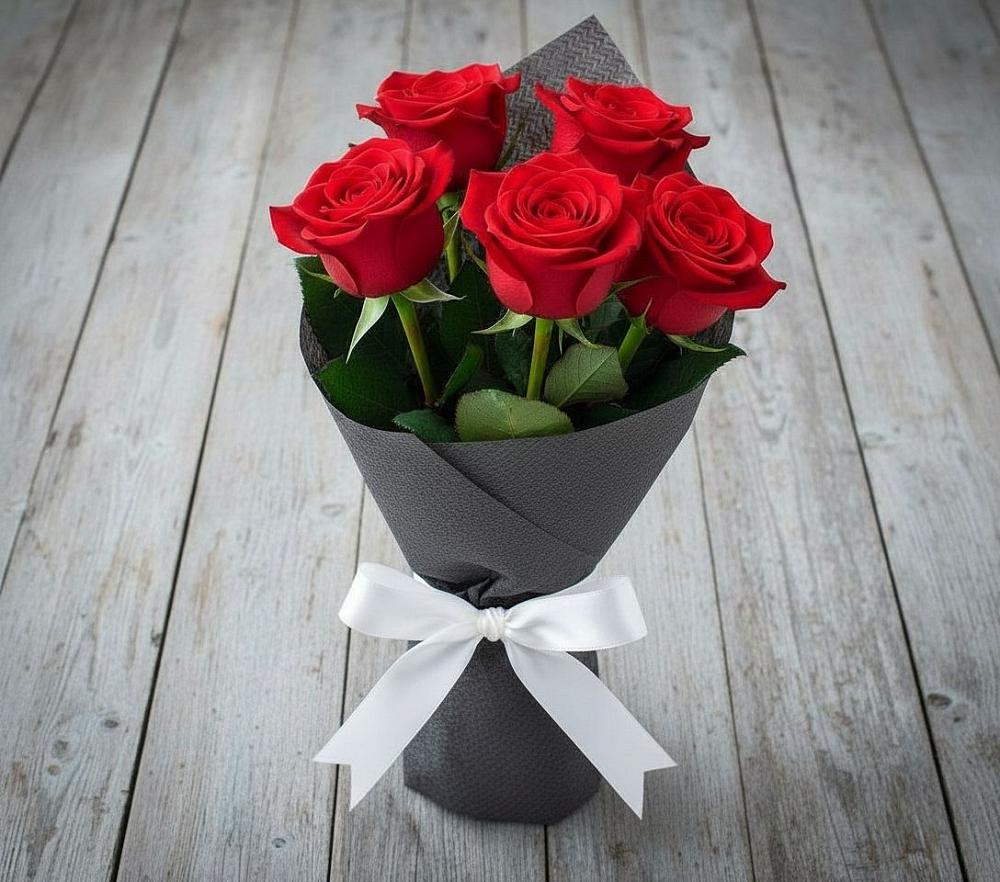 Букет 5 Красных роз Эдлесс Лав в Котляревской