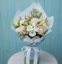 Букет цветов из:  Розы и Лизиантусы в Котляревской