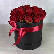 Цветочная композиция из Розы в шляпной коробке в Котляревской